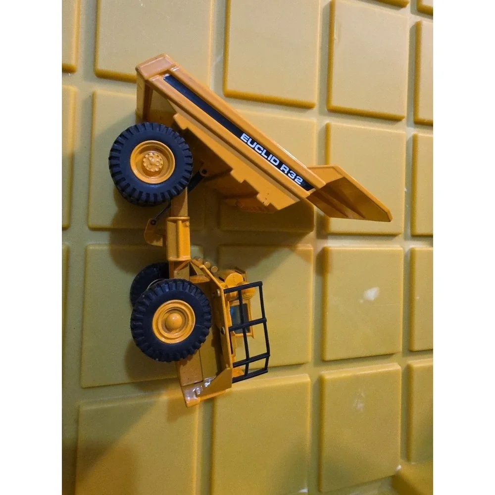 Caterpillar Compact Dumpertruck 1/50‎ ( Vintage JOAL, CAT)